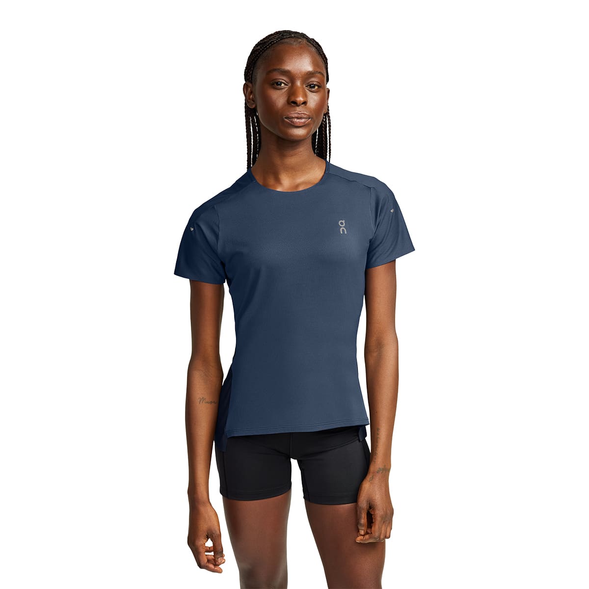 Woman wearing the On Performance T Colour Denim-Navy
