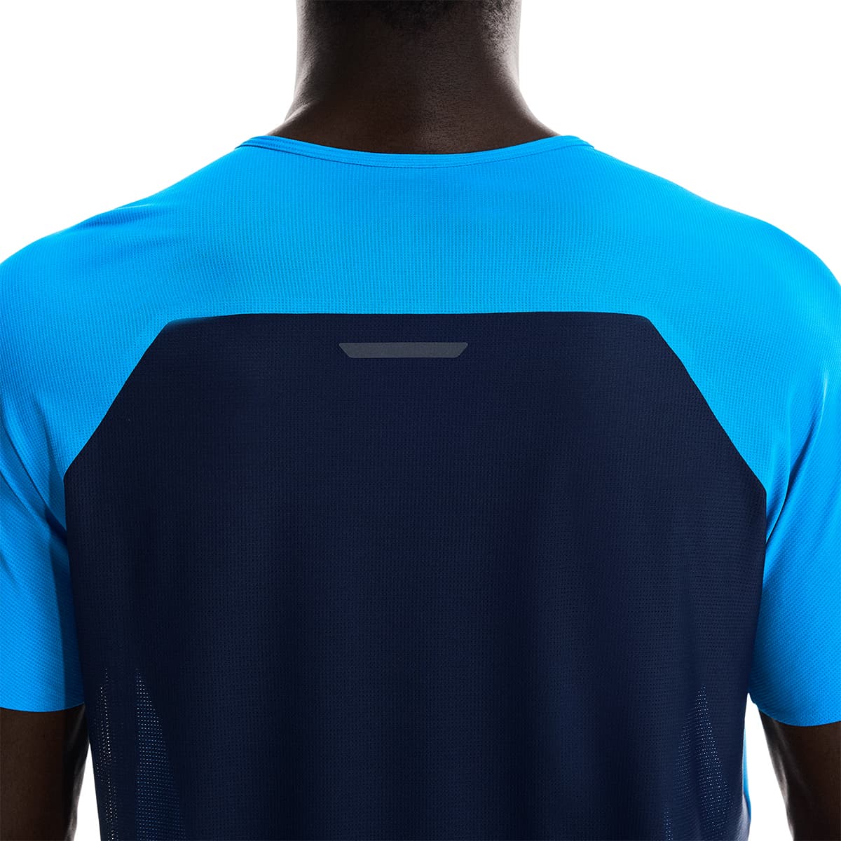Man wearing the On Performance T Colour Malibu-Navy - Back View Detail