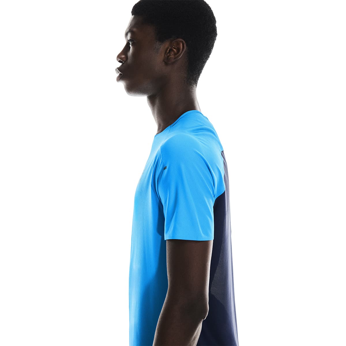 Man wearing the On Performance T Colour Malibu-Navy - Side Profile