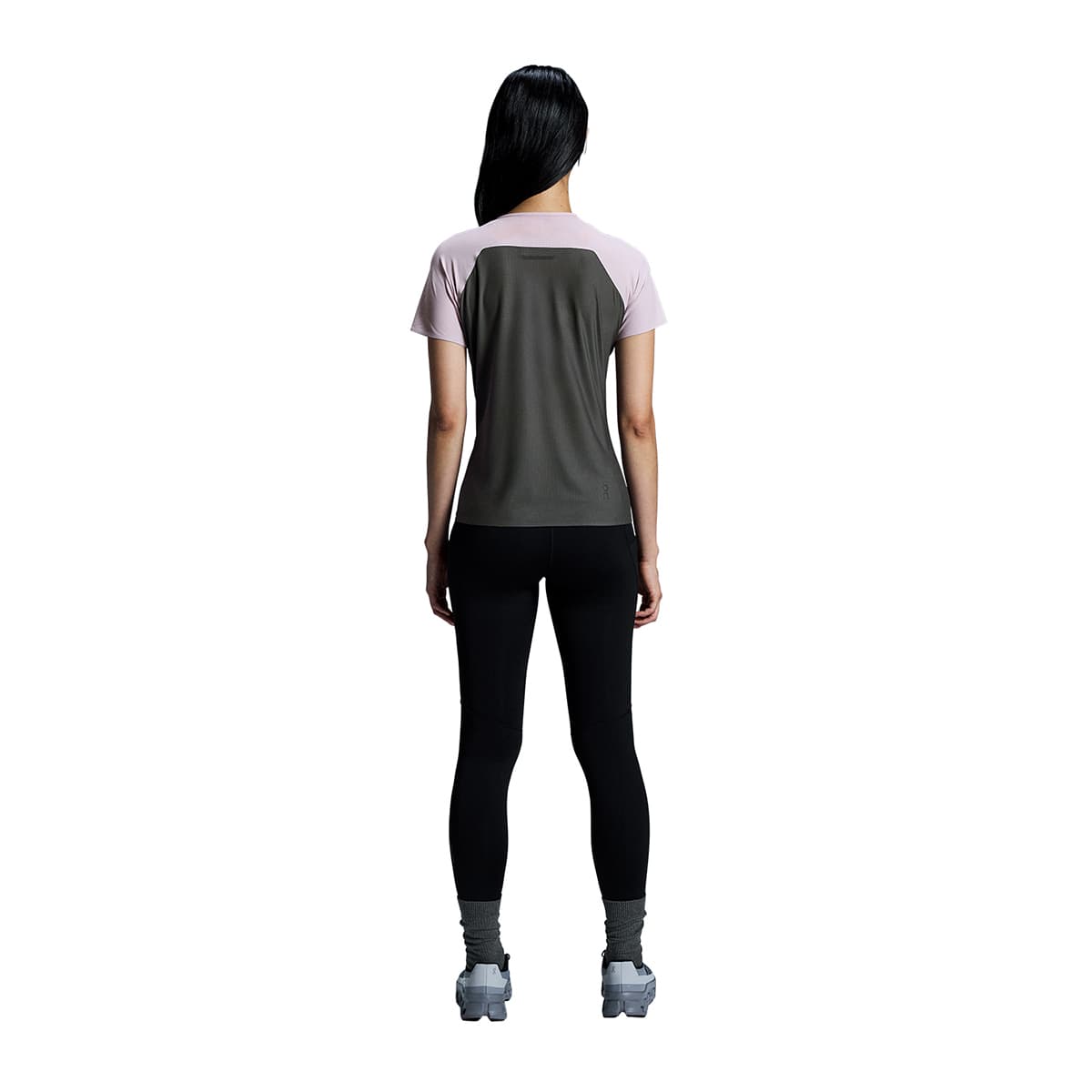 Woman wearing the On Performance T Colour Mauve-Eclipse - Back View