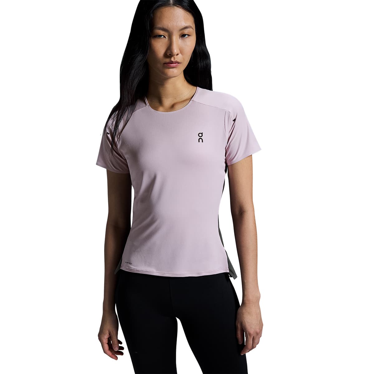 Woman wearing the On Performance T Colour Mauve-Eclipse - Front View
