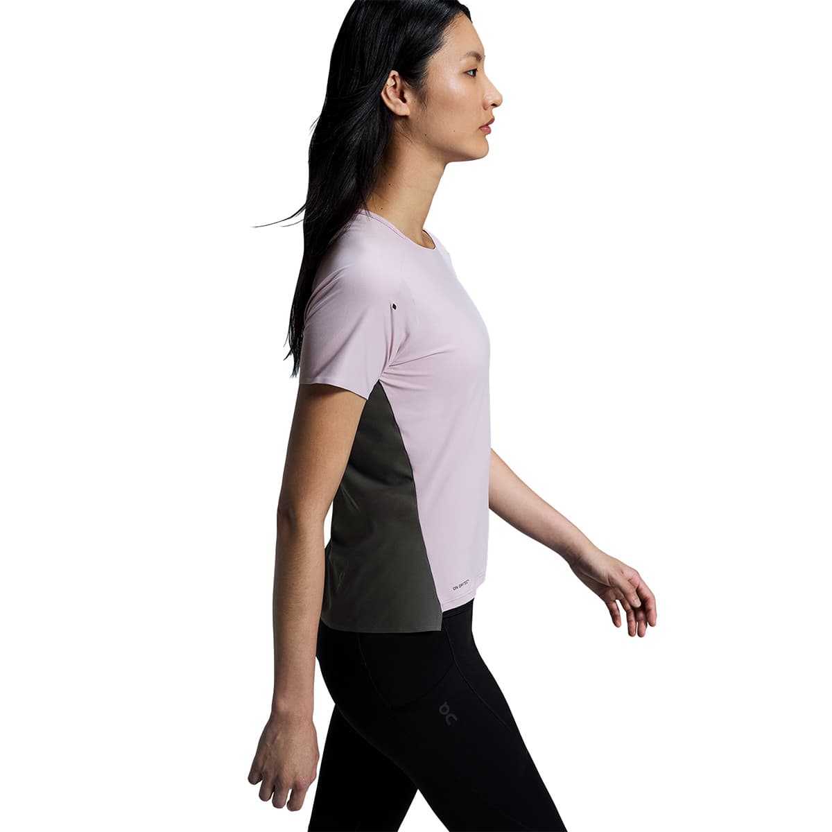 Woman wearing the On Performance T Colour Mauve-Eclipse - Side View