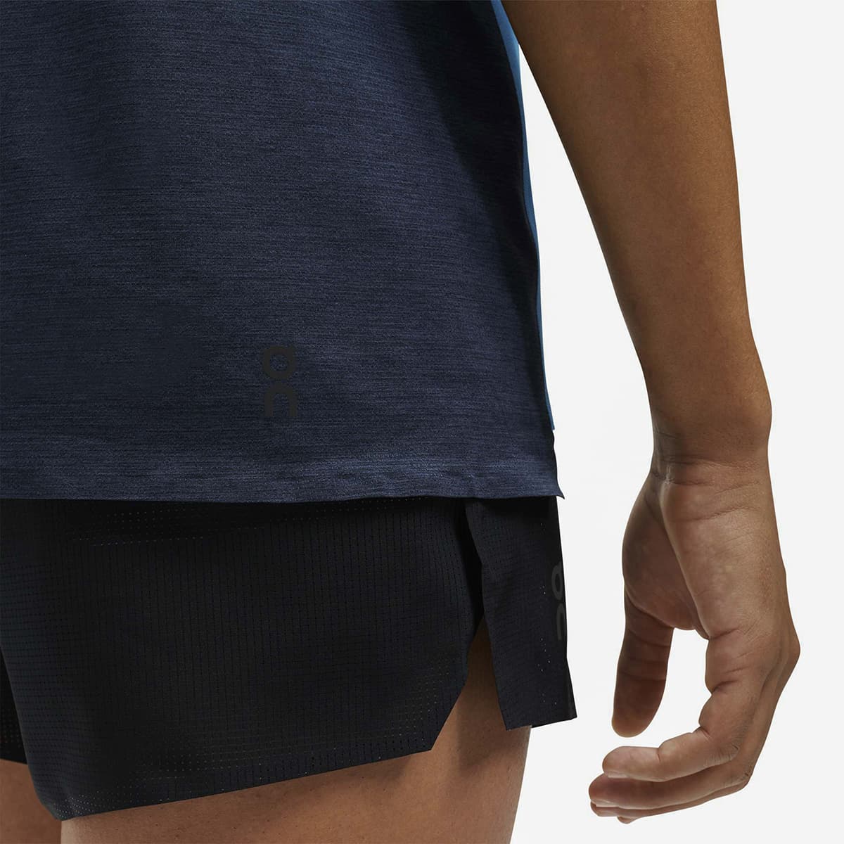 Man wearing the On Performance T Colour Niagra-Navy - Close up Back Material