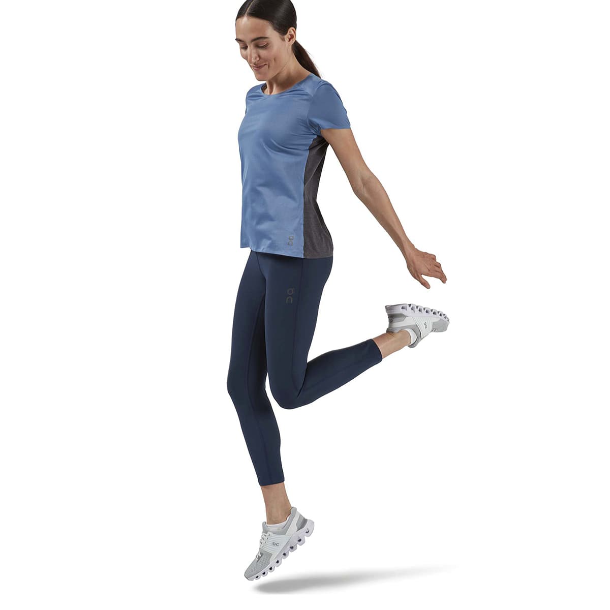 Woman wearing the On Performance T Colour Cerulean Black - Front View Motion