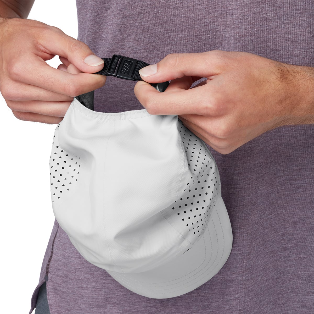 Male Model showing the On Lightweight Cap Colour grey back clip