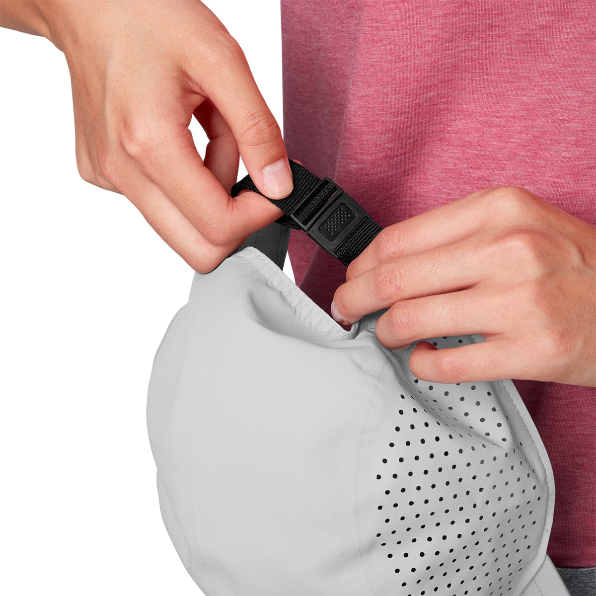Female Model showing the On Lightweight Cap Colour grey back clip