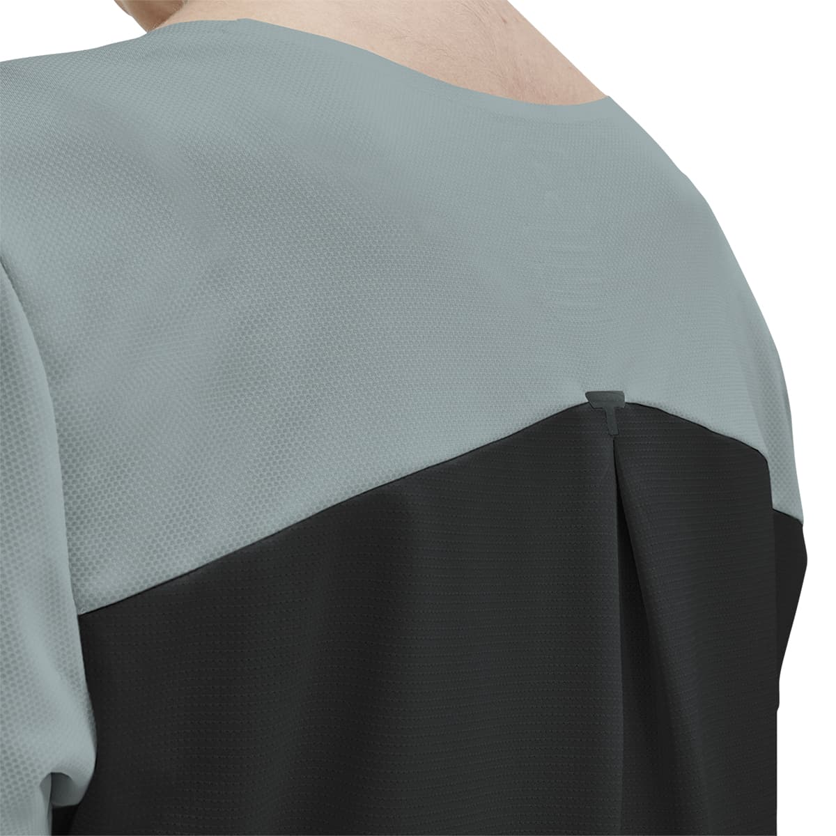 Woman wearing the On Performance T Colour Sea Black - Back View Zoom Detail