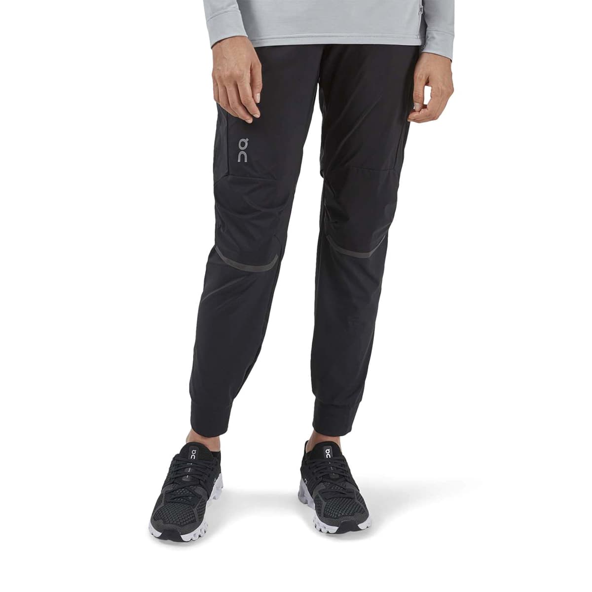 Woman wearing the On Running Pants Colour black