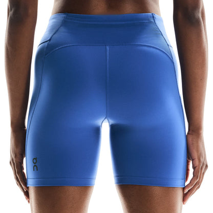 Close-up back view of the On Performance Short Tights in Zaffre showing contour stitching 