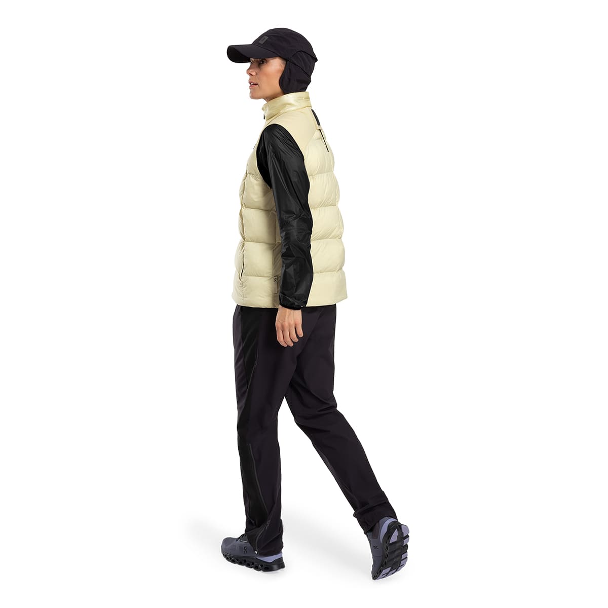 Women wearing the On Challenger Vest Colour Endive - Back View 45 Degree 