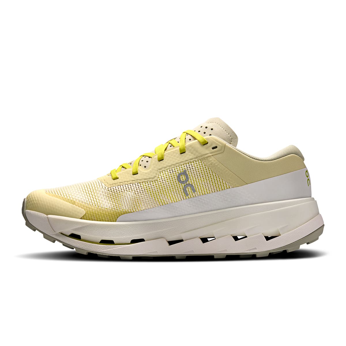 Left side view of the On Running Cloudultra 3 Pelican-White men’s running shoe #color_pelican-white