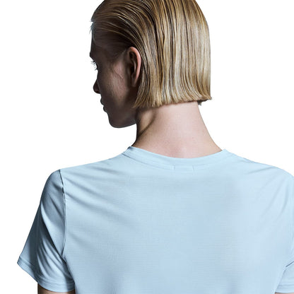 Woman wearing the On Core T Colour Arctic - Back View Detail 