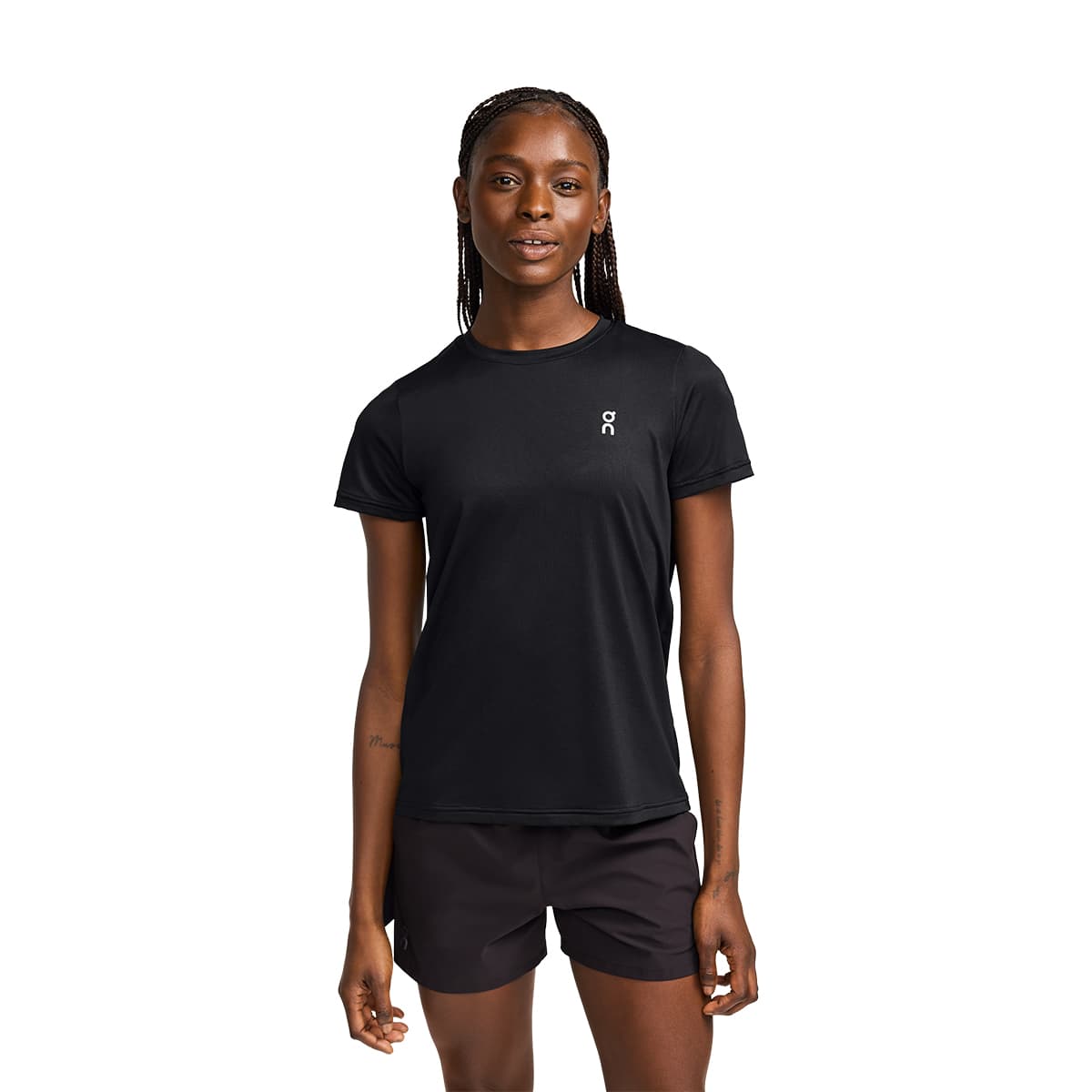 Women wearing the On Core T Colour Black - Front View Stationary 