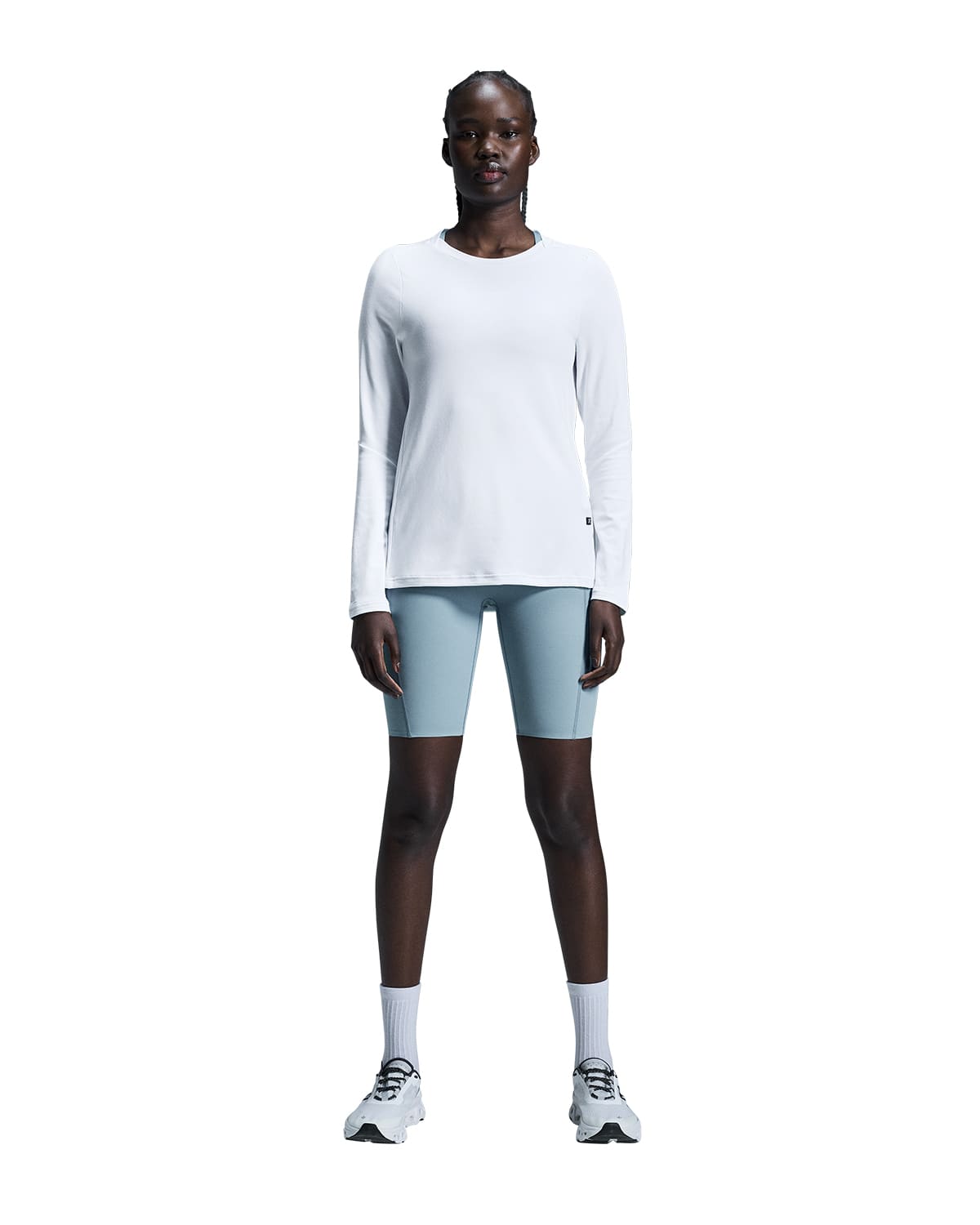 Women wearing the On Focus Long T Colour White #color_white
