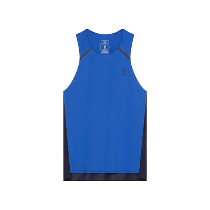 Flat lay of the On Performance Tank in Zaffre Navy showing front logo detail 