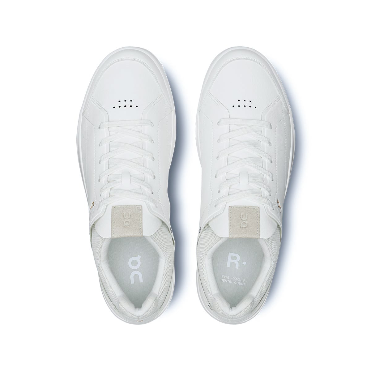 Soles of the On The Roger Centre Court White-Gum men’s running shoes #color_white-gum