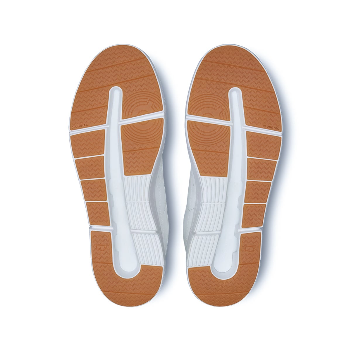 Soles of the On The Roger Centre Court White-Gum women’s running shoes #color_white-gum