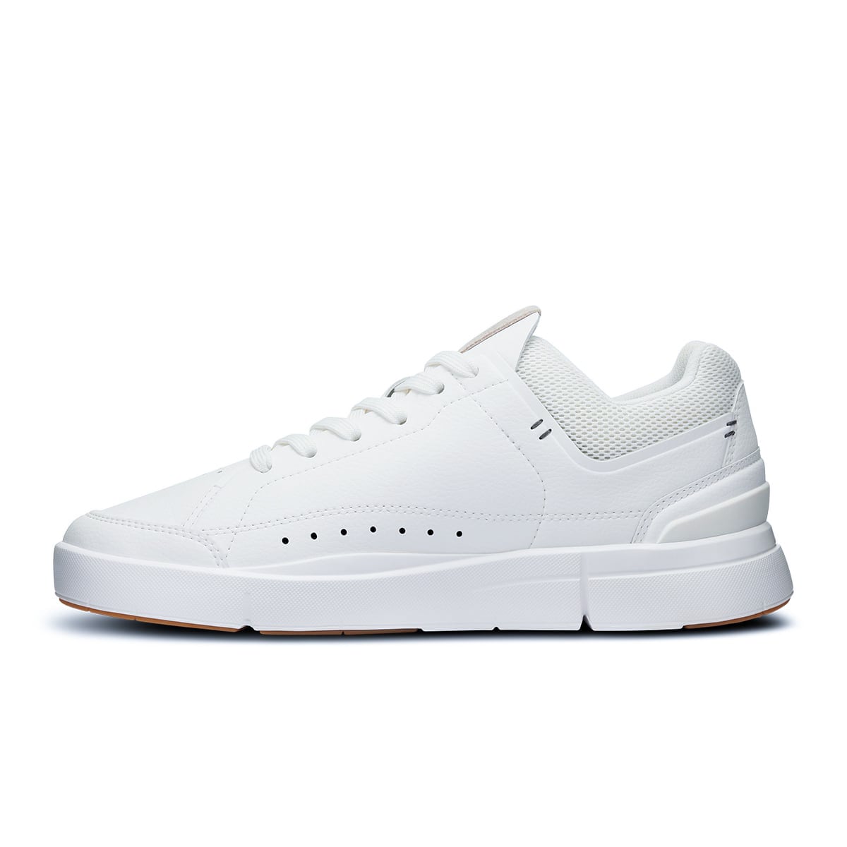 Left side view of the On The Roger Centre Court White-Gum women’s running shoe #color_white-gum