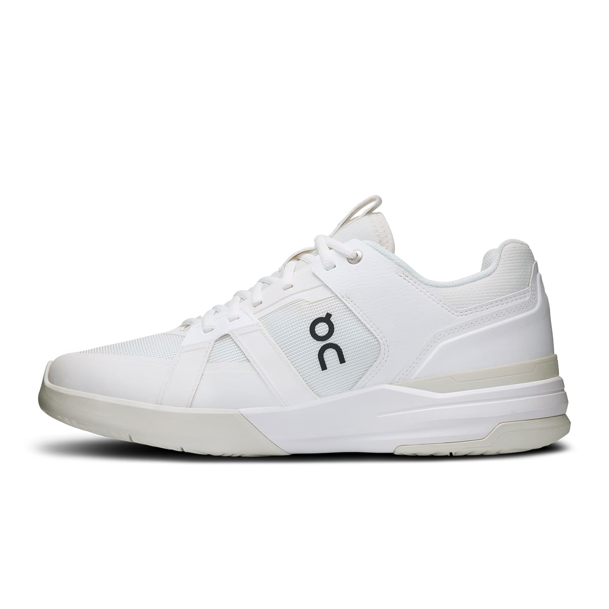 Left side view of the On The Roger Clubhouse Pro White Ice men’s running shoe #color_white-ice