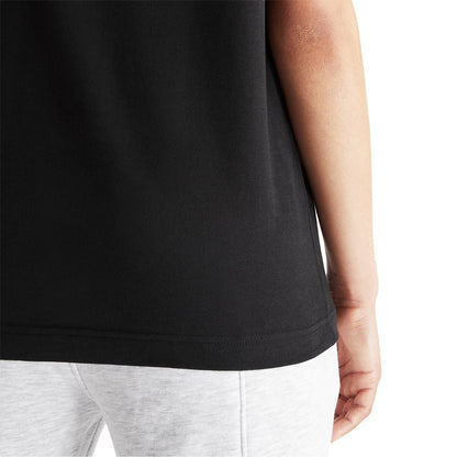 Women wearing the On Club T Colour Black - Close-up back 