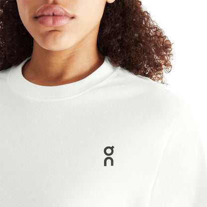 Women wearing the On Club T Colour White - Front Detail 