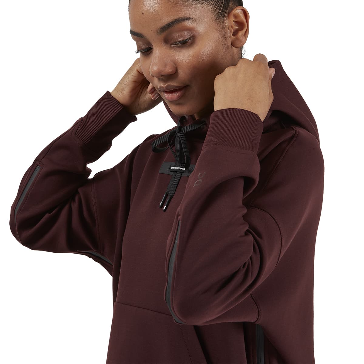 Women wearing the On Hoodie Colour Mulberry - Font 45 Degree 