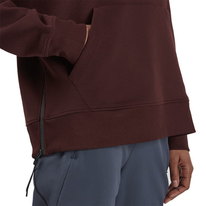 Women wearing the On Hoodie Colour Mulberry - Detail Front Pocket 