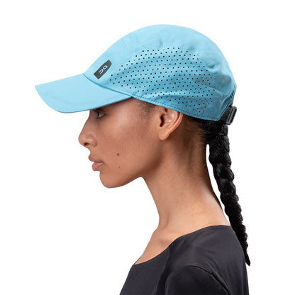 Female Model wearing the On Lightweight Cap Colour Niagara 