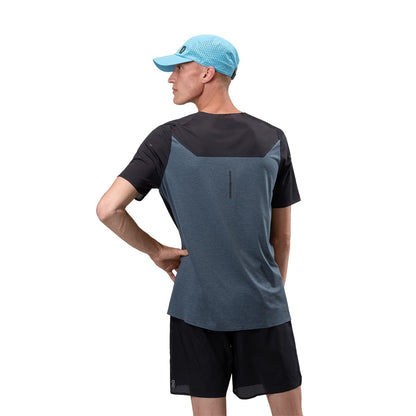 Male Model wearing the On Lightweight Cap Colour Niagara - Back Angle 