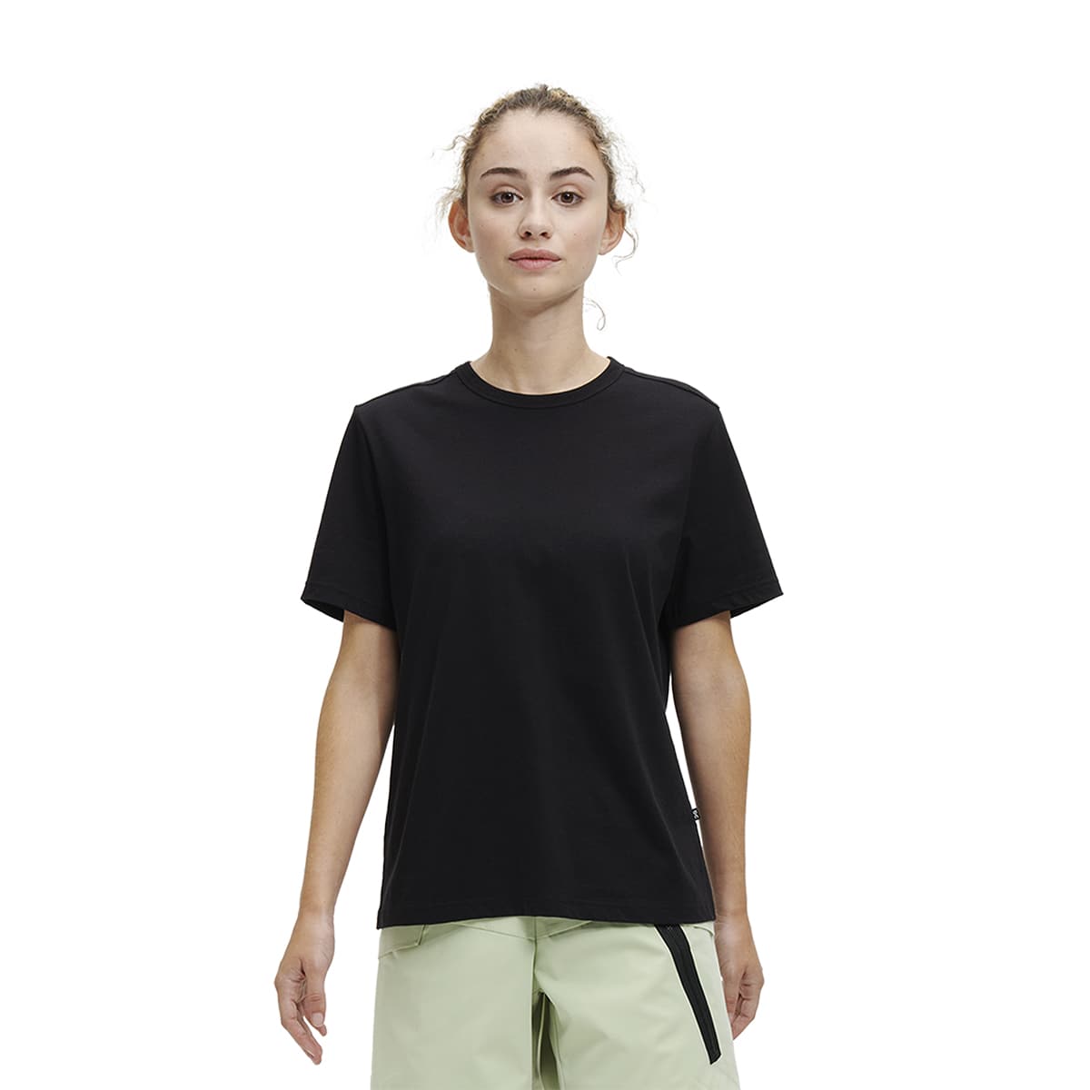 Woman wearing the On On T Colour Black #color_black