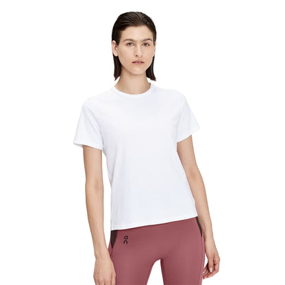 Woman wearing the On On T Colour White 
