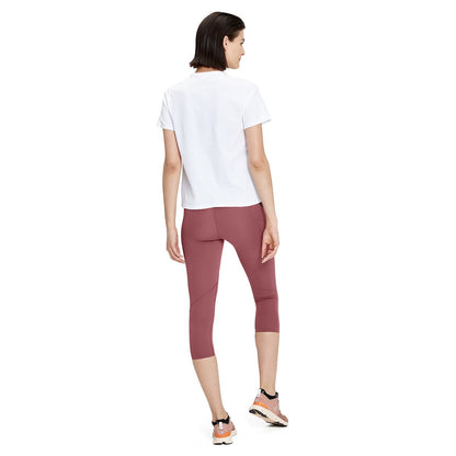 Woman wearing the On On T Colour White - Back View 