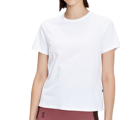 Woman wearing the On On T Colour White - Front View Detail 