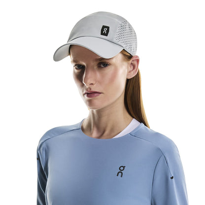 Female Model wearing the On Lightweight Cap Colour Glacier 