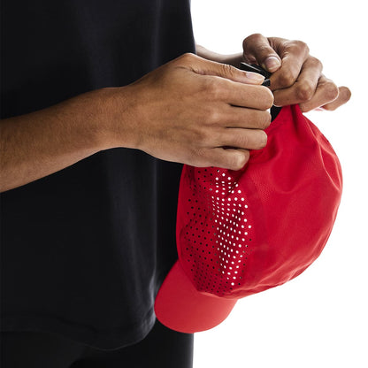 Male Model showing the On Lightweight Cap Colour Red back clip 