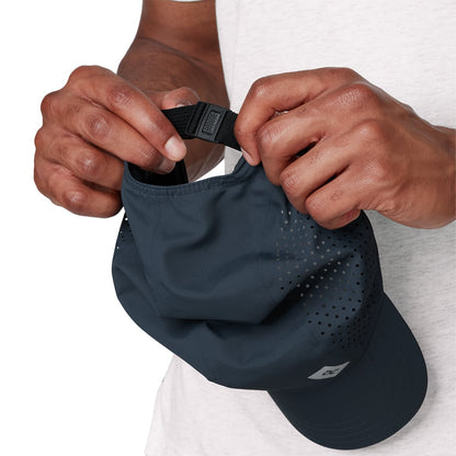 Male Model showing the On Lightweight Cap Colour navy back clip 