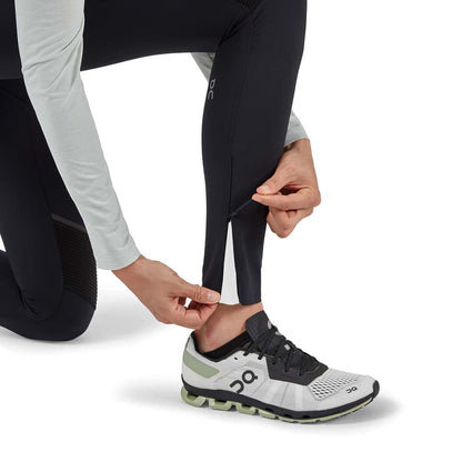 Woman wearing the On Tights Long Colour Black - Ankle Zip 